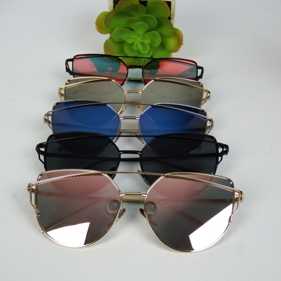 Fashion Cat Eye Mirrored Sunglasses - Picture 2 of 8